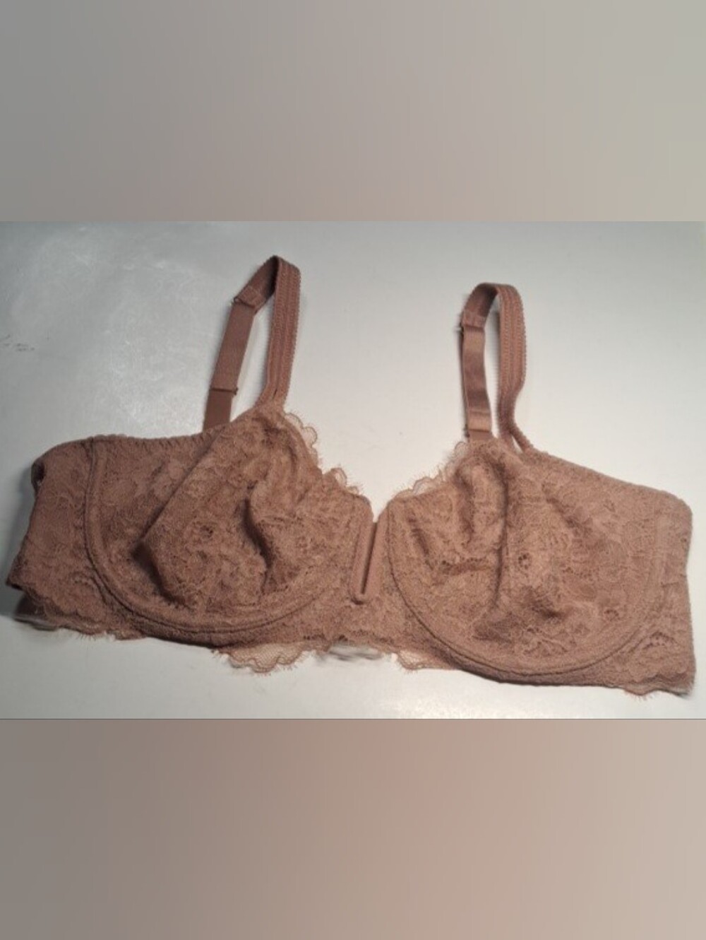 Auden Lace Underwire Bra in Taupe